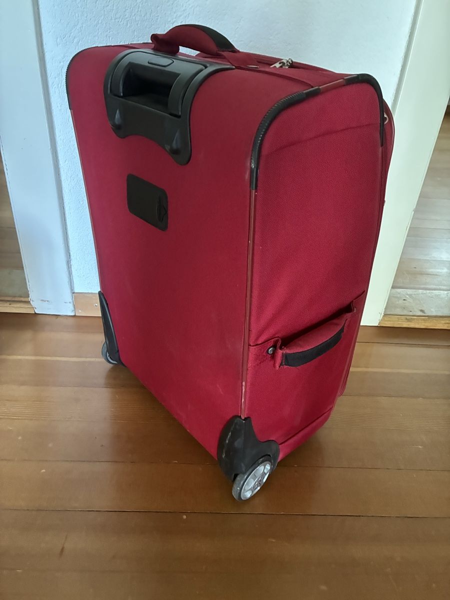 Reisekoffer: Rollkoffer rot ca. 60x25cm – Gebraucht aus Biberist von wacholder 1