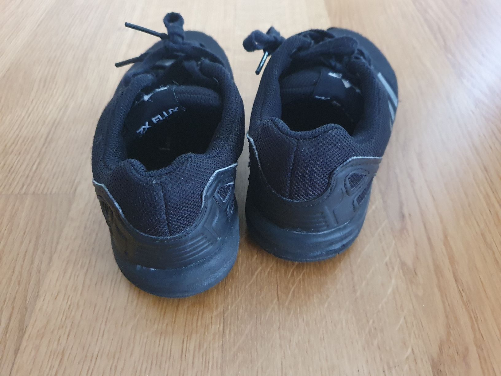 Adidas Scarpe per ragazzi: Schwarze Adidas Turnschuhe Gr. 32 – Usato da Altendorf venduto da caj_hry2 2