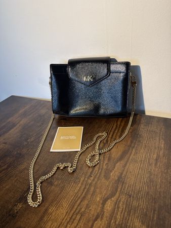 Elegante Michael Kors Abendtasche mit Goldkette, neuwertig