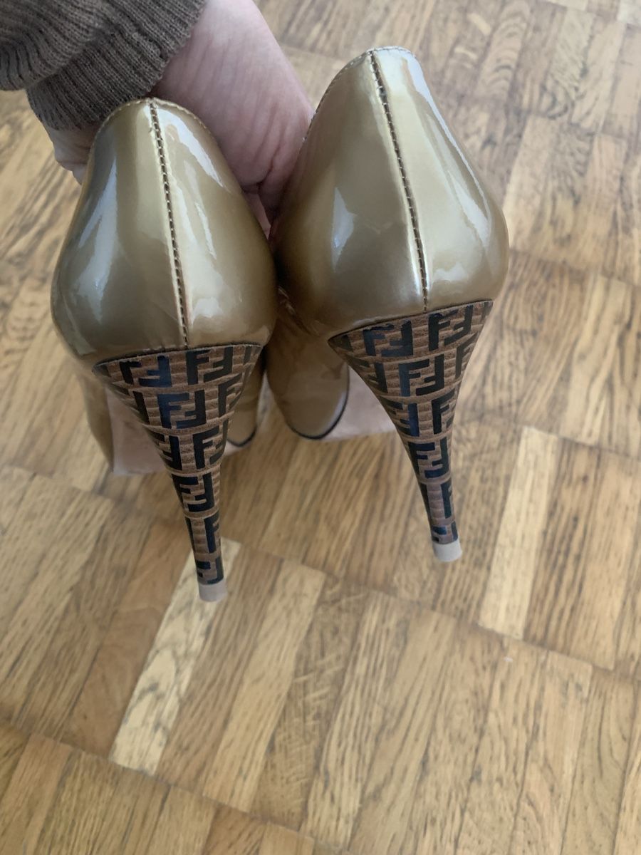 Scarpe da donna: Fendi goldene schuhe heels – Usato da Zürich venduto da Nikuska32