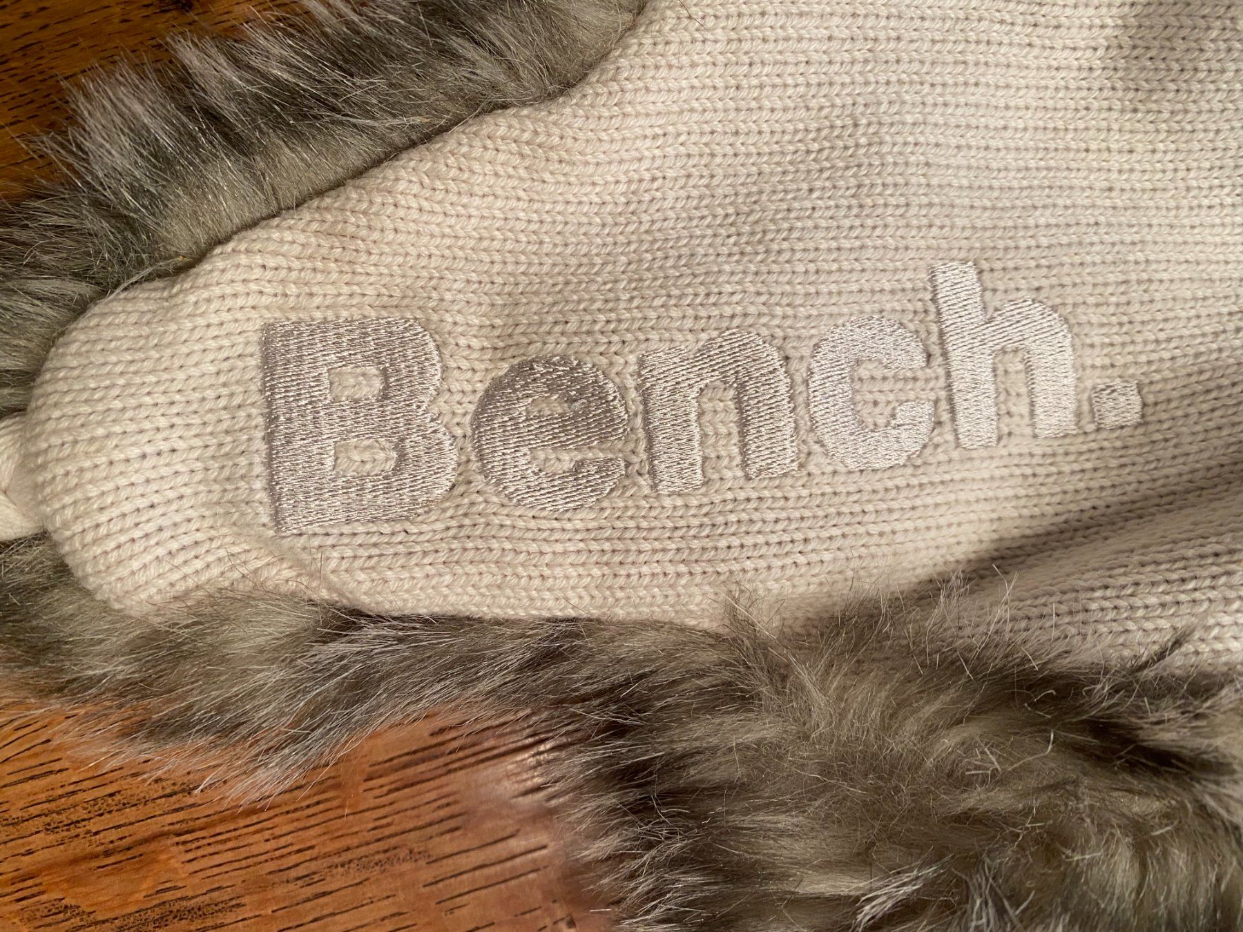Copricapi, berretti & cappellini: Wintermütze - Marke Bench. – Usato da Unterterzen venduto da bac_287t 2