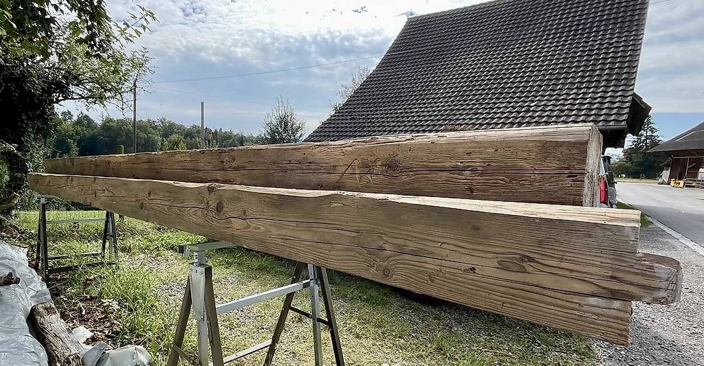 Articoli in legno: Sehr alte Holzbalken. – Usato da Jonen venduto da Jamber01 1