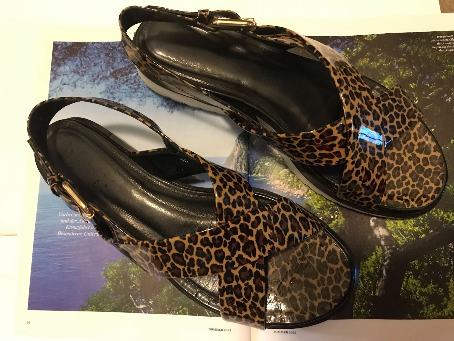 Scarpe da donna: Sommer Sandalen Grösse 40 Leopard Optik, Lack – Usato da Niederteufen venduto da mix18 1