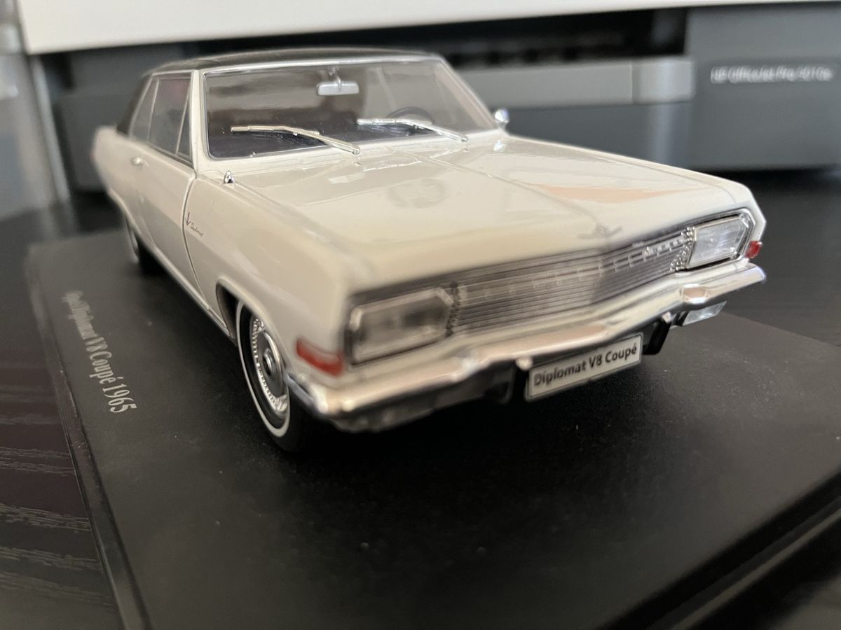 Opel Modellini d'auto: Opel Diplomat V8.   1:24 – Usato da Rümlang venduto da Papamoll4