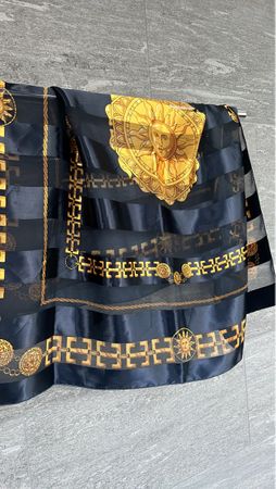 Blaues Tuch mit goldenen Muster