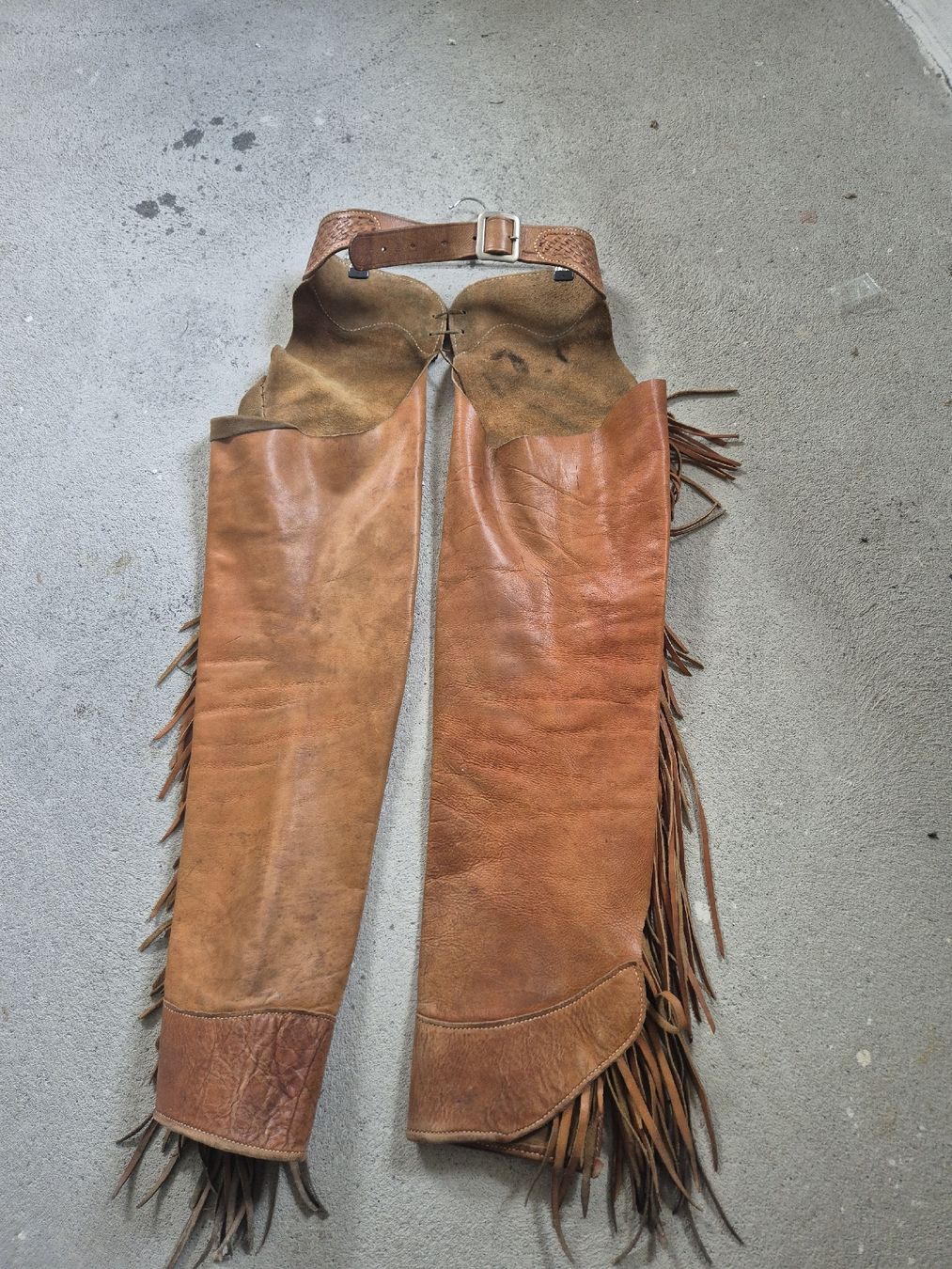 Pantalons: Western Chaps mit Franseln – D'occasion à Schaanwald par Gismo034