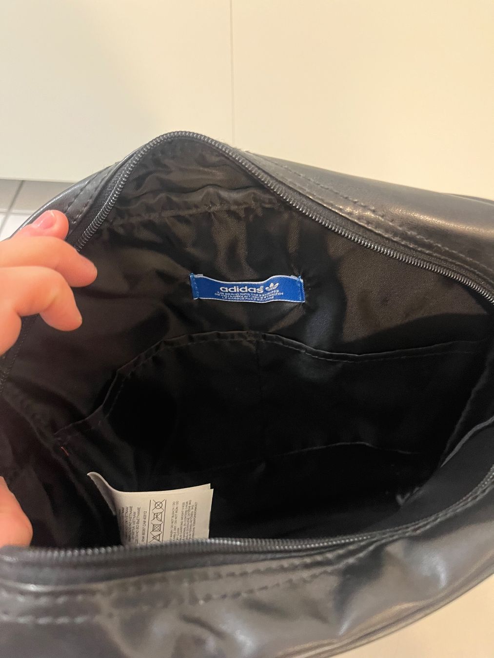 Adidas Borse: Adidas Umhängetasche – Usato da Andwil SG venduto da sas_m9tn 1