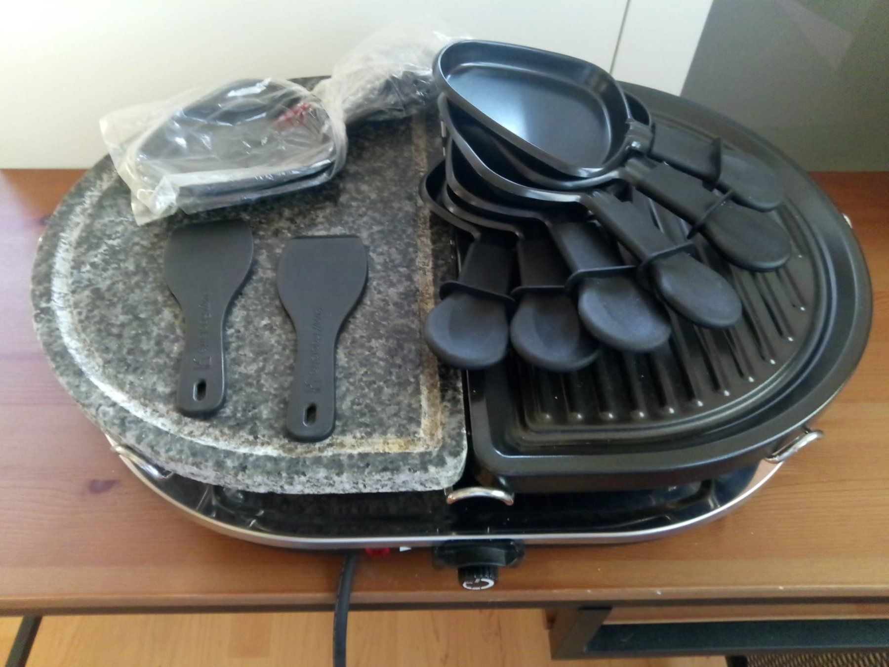 Elettrodomestici da cucina: SUPER HOT STONE BBQ & Raclette – Nuovo (secondo la descrizione) da Corcelles-près-Payerne venduto da RxOne_Krs