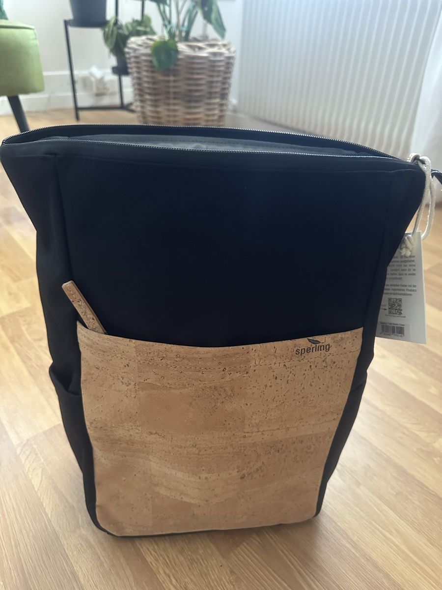 Zaini: Sperling Stoffrucksack schwarz mit Kork neu – Nuovo (secondo la descrizione) da Laupen BE venduto da atina80 8