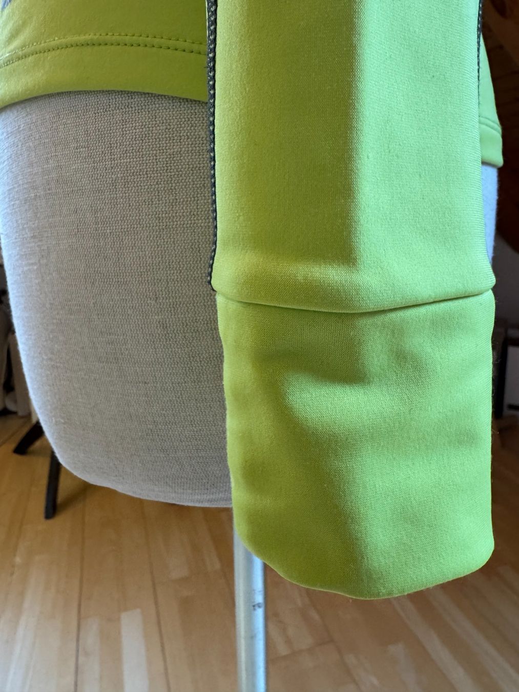 Pullover & Sweatshirts: Hochwertiger Kapuzenpullover von Sugoi – Neu (gemäss Beschreibung) aus Stäfa von Mofi8712 3