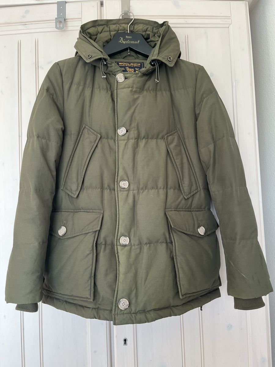 Woolrich Jacken: Woolrich Daunenjacke in Grösse M. – Gebraucht aus Uetikon am See von erz13
