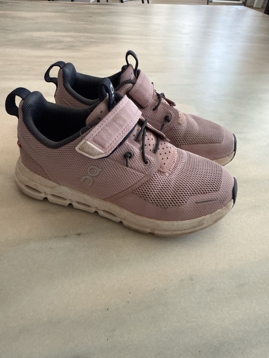 On Scarpe per ragazze: Originale On Schuhe (Cloudp) Mädchen rosa – Usato da Schlieren venduto da Schnaepliparadies 1
