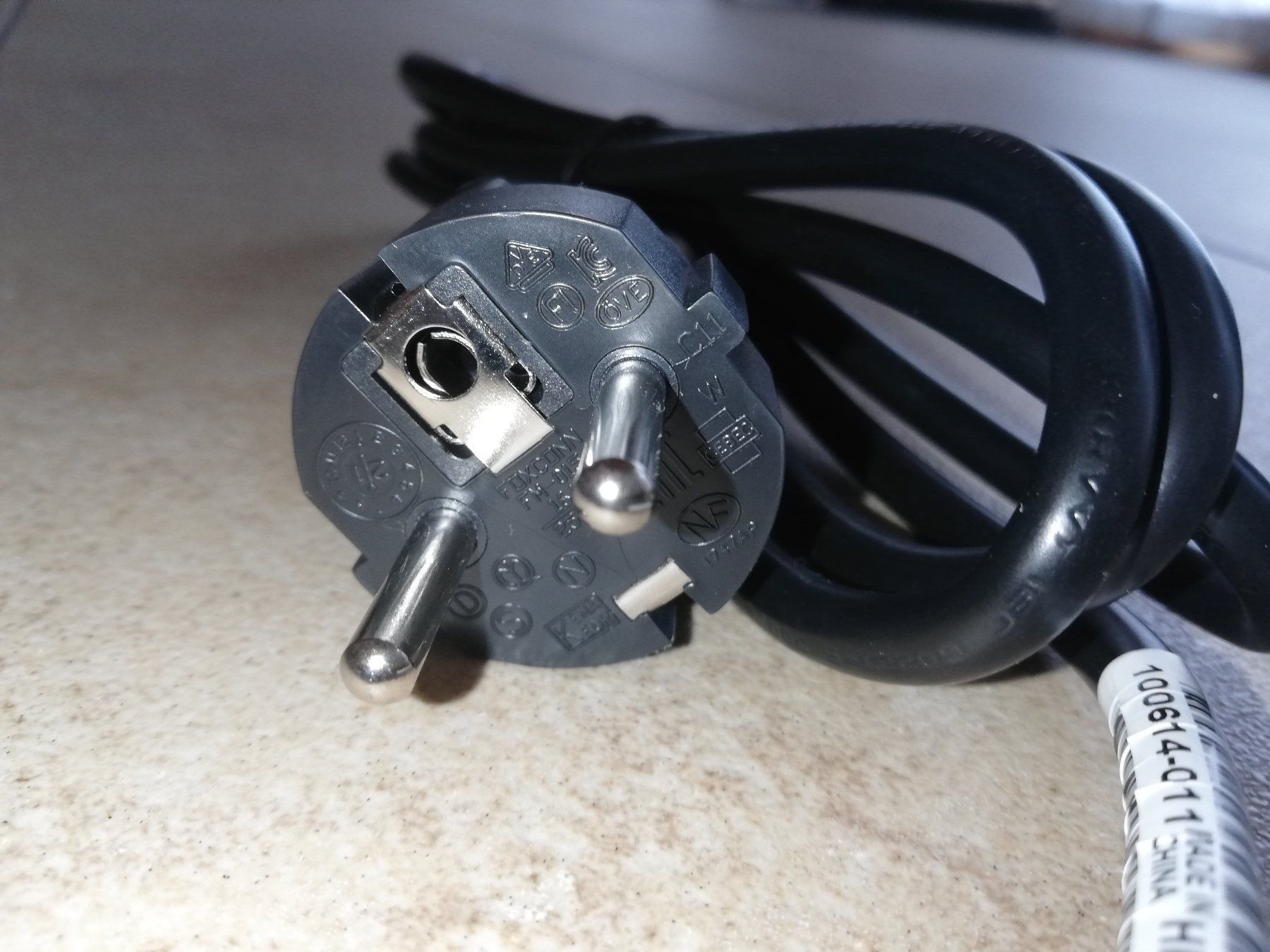 Cavi: Stromkabel 16A 250V 2 Meter FOXCONN – Nuovo (secondo la descrizione) da Lamone venduto da ken_8y7h 1