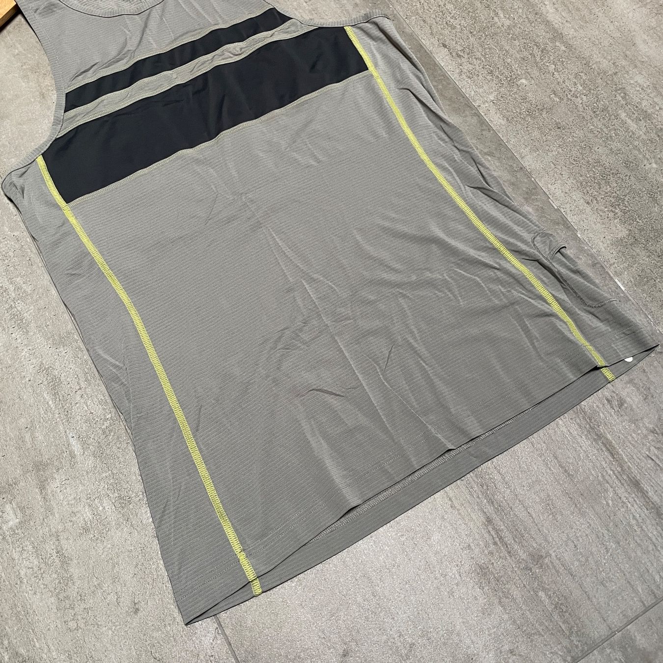 Lululemon T-shirt: Lululemon TANK Top (Gr.S) – Usato da Bern venduto da lolapennt 2