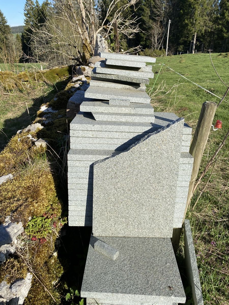 Rivestimenti per pavimenti: Granitplatten 60x40 / 95 Stk – Usato da Biel/Bienne venduto da Projektorium 1