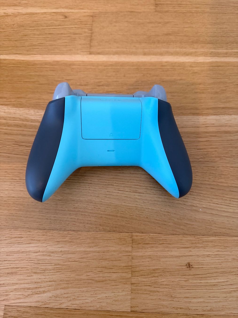 Manettes: Microsoft Xbox One Wireless Controller 1708 Bluetooth – D'occasion à Niederrohrdorf par retonoris 1