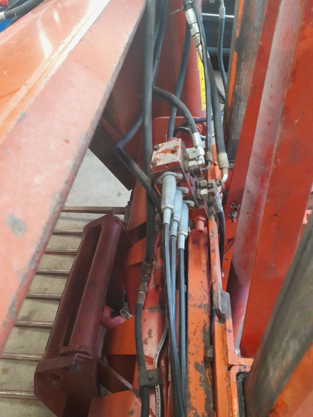 Delaval Tutte le macchine: silo schneidzange strautmann silobeisser – Usato da Appenzell venduto da ladeluft 2