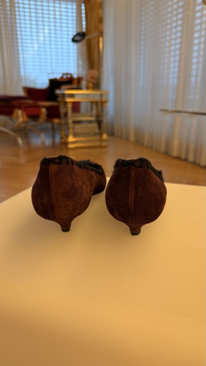 Scarpe da donna: PRADA Suede Pumps – Usato da Zürich venduto da kin_bs2z 2