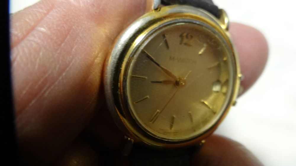 M-Watch Montres: M.WATCH DAMEN  SEHR KLEINE UHR.QURTZ UHR.DATE.SCHÖN LÄÜFT – D'occasion à zürich par ahmad01 5
