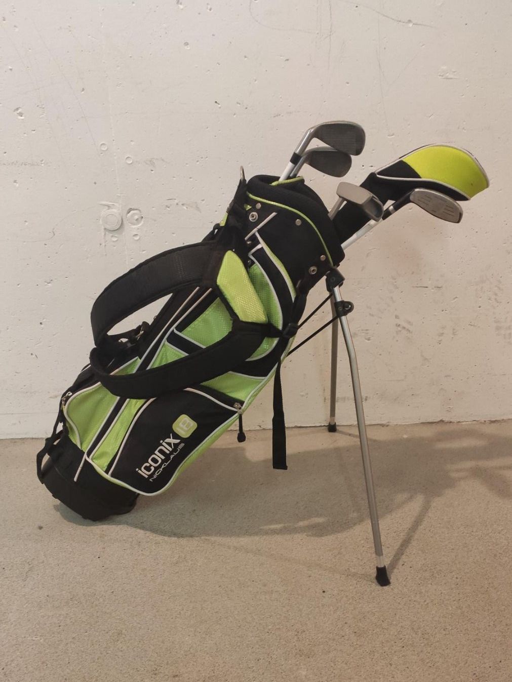 Schläger & Sets: Golftasche mit Schläger - Kinderset – Gebraucht aus Elsau von