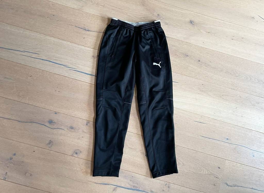 Pantaloni: PUMA JOGGINGHOSE / SPORTHOSE GR 140 – Usato da Mönchaltorf venduto da rokafauc
