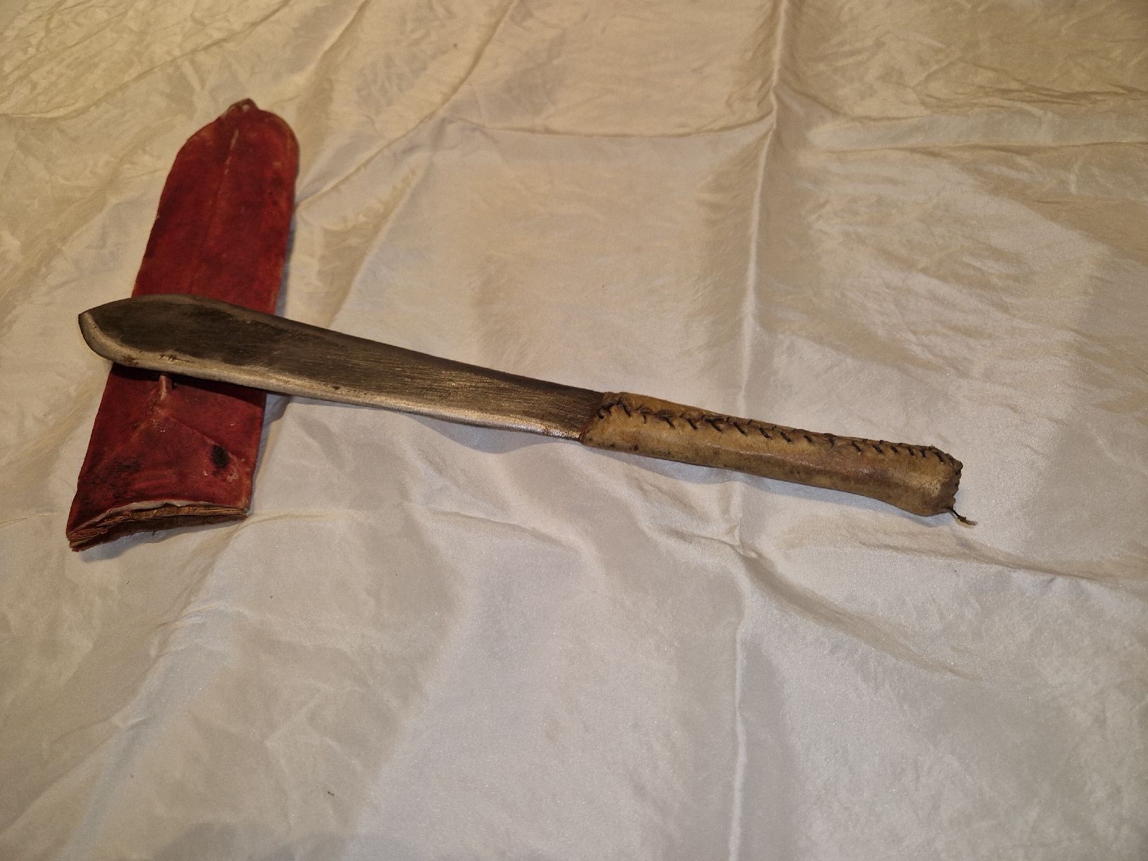 Posate: Altes Messer mit Lederscheide, Massai Machete. – Usato da Willisau venduto da mar_j55v 1