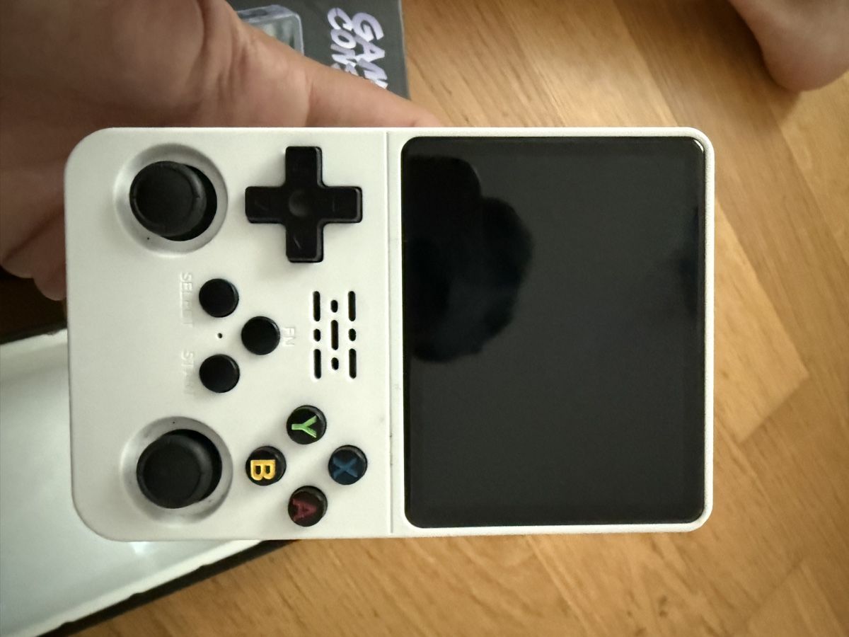 Console: Retro Handheld Game Console R36S Weiss – Usato da Untersiggenthal venduto da syer05 1