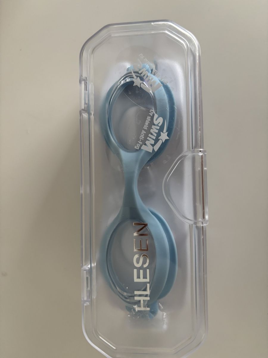 Occhiali & Lenti: Badebrille für Kinder, hellblau, inkl. Etui – Usato da Bülach venduto da Karuna