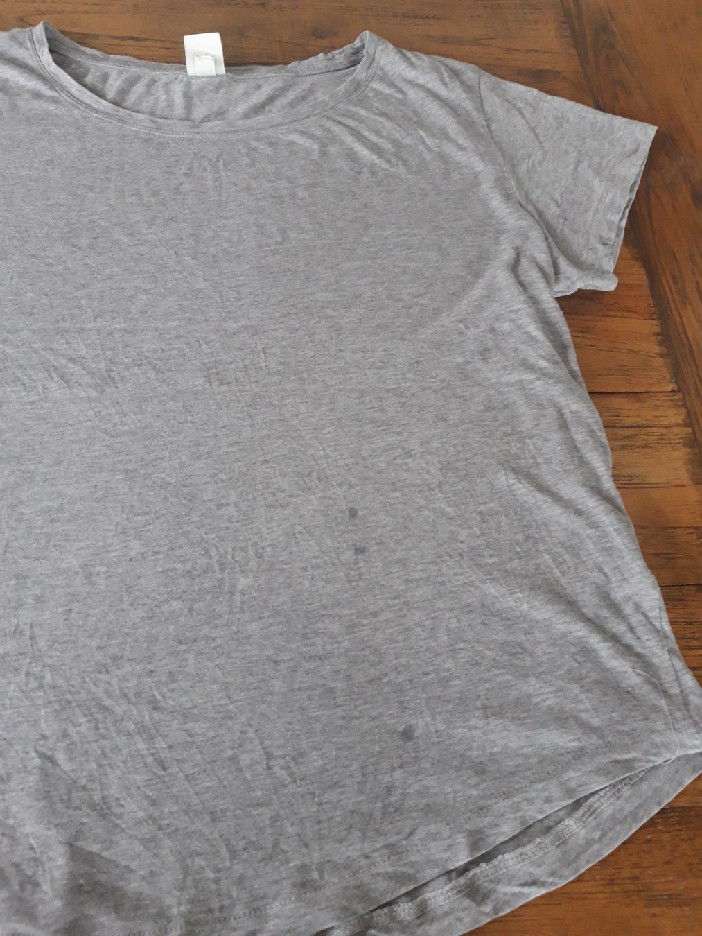 H&M T-shirt: L/XL hellgraues Rundhals Basic T-Shirt casual – Usato da Feuerthalen venduto da tanatha_st 2