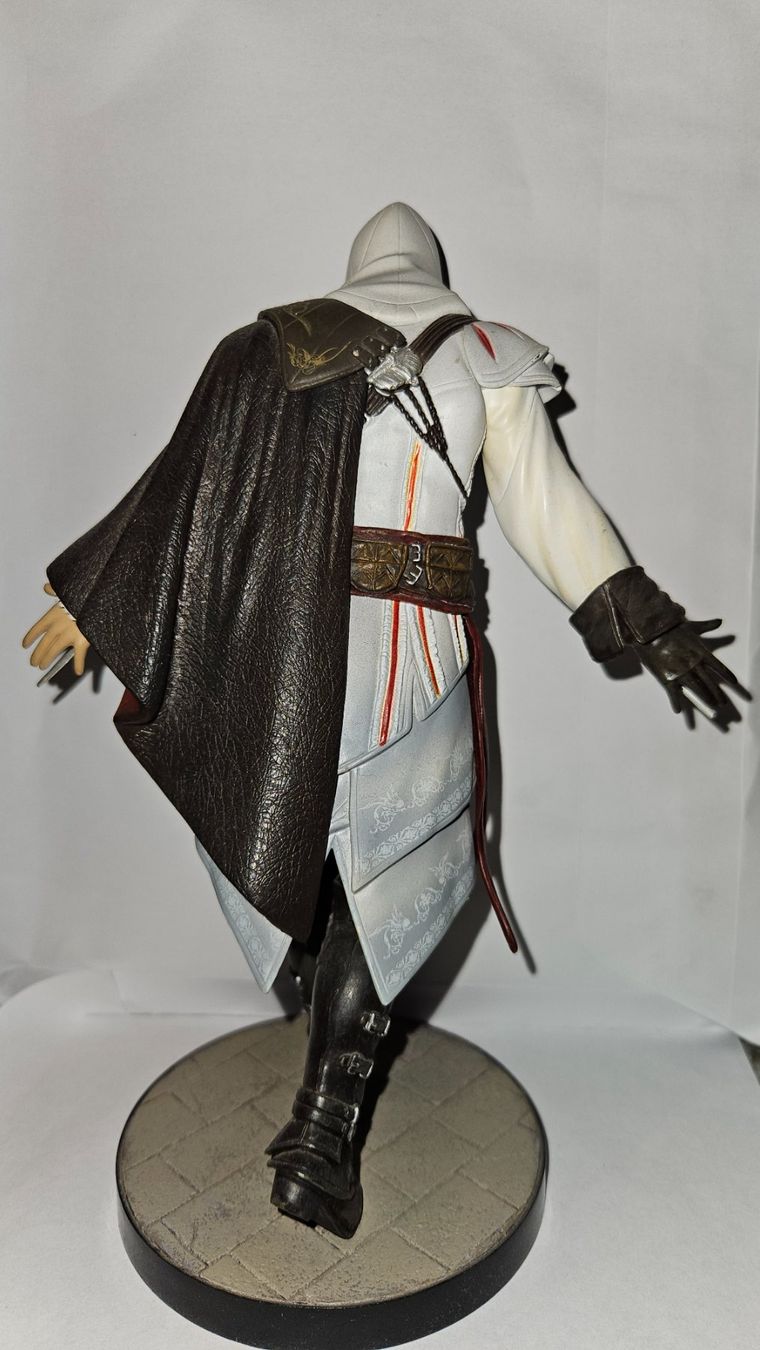 Figuren: Assassin's Creed II Figur EZIO Auditore White Figur – Gebraucht aus Münchenstein von vitalfit 3