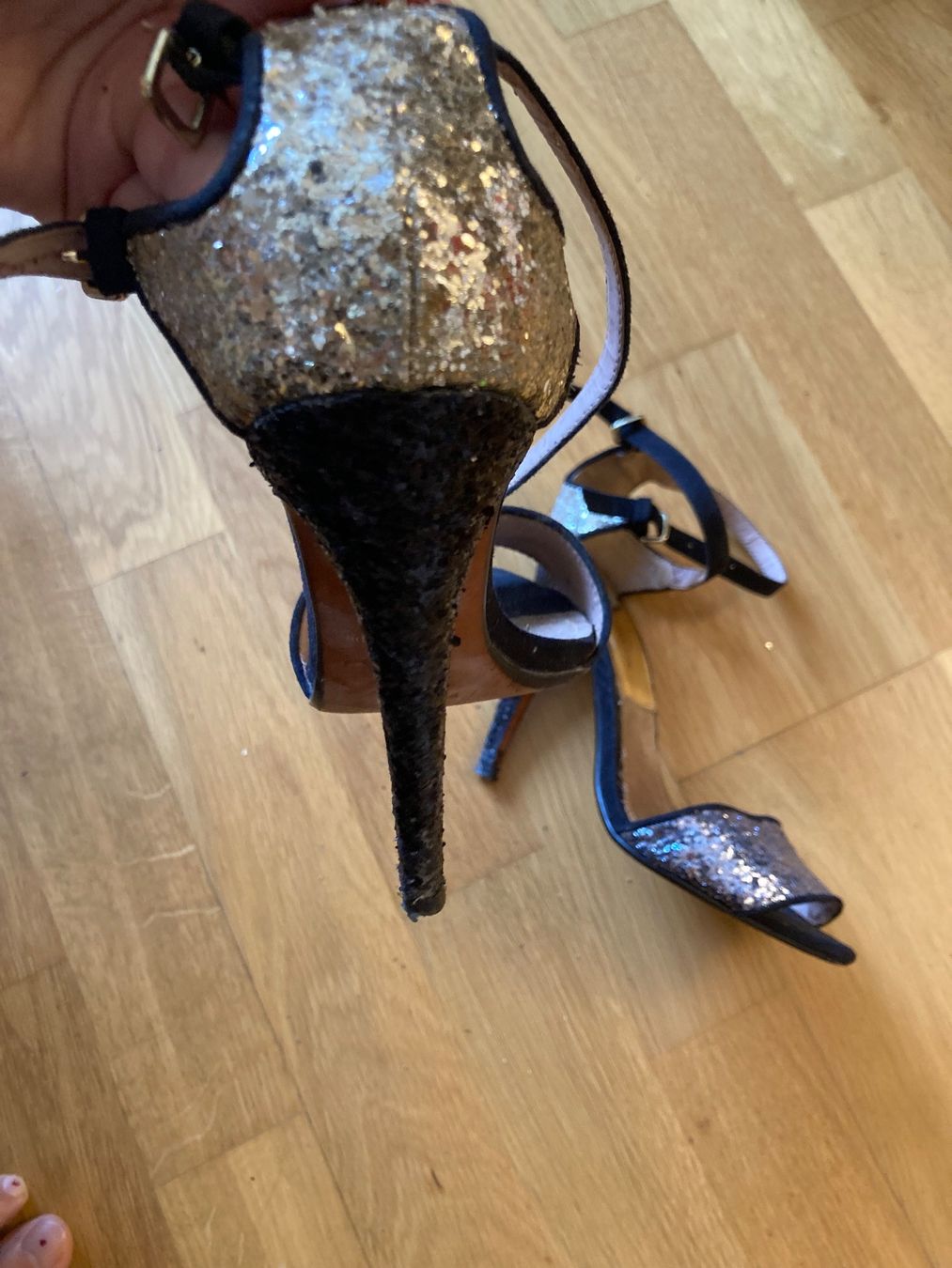 Zara Scarpe da donna: Festive sparkly Sandals, Zara Basics 2012 – Usato da Luzern venduto da AM2nd 1