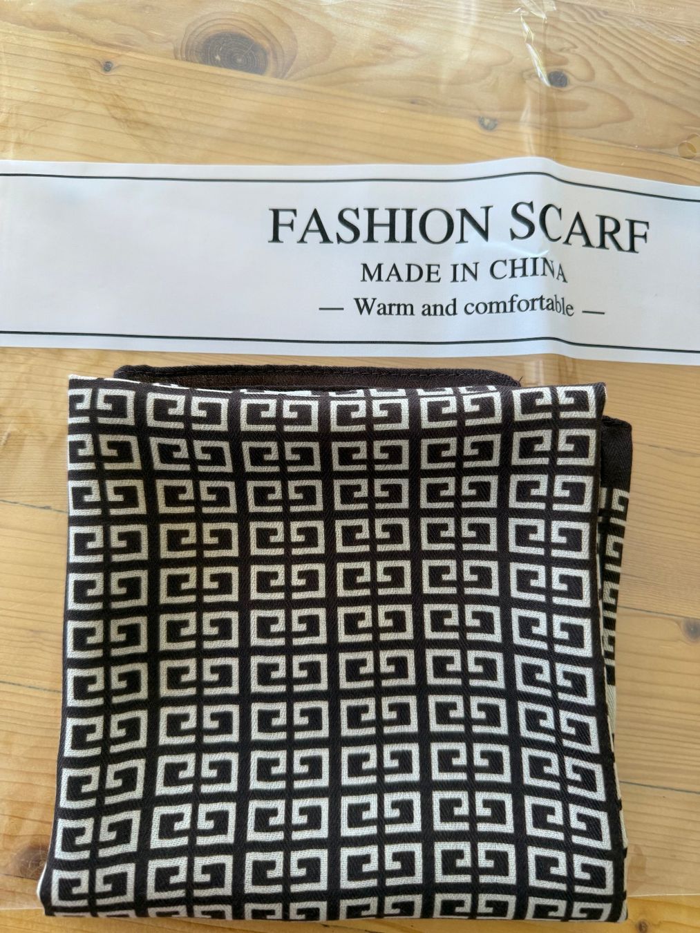 Foulards & écharpes: Neuware Schal 100 % Viskose 70 x 70 – Neuf avec emballage d'origine à Kirchdorf AG par coco123 2