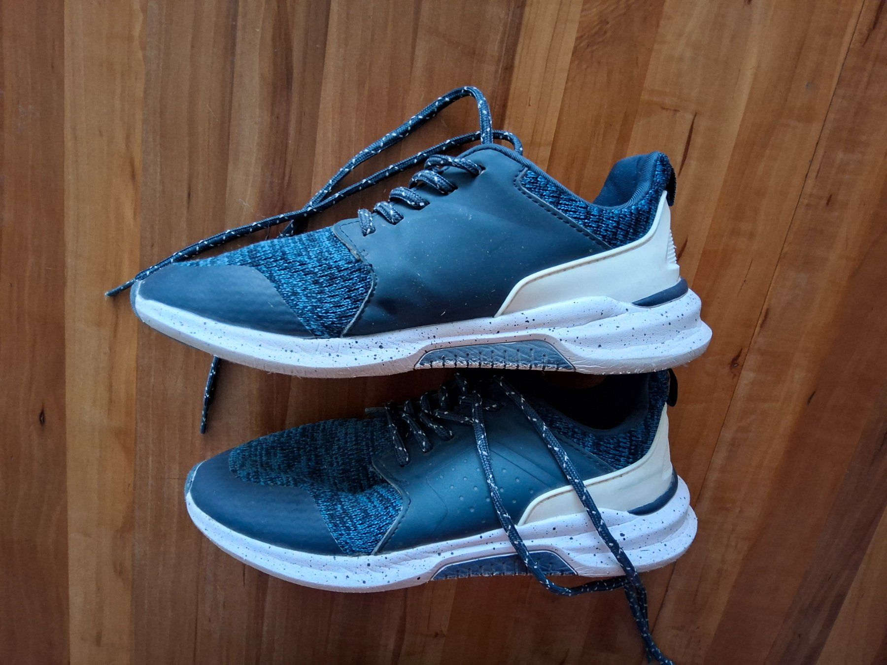 Scarpe per ragazzi: Jungen Freizeitschuh Grösse 38 gebraucht – Usato da Sachseln venduto da Cadfael1 1