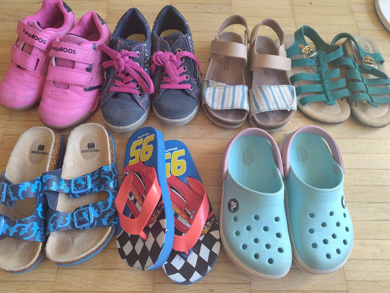 Lotti & Set di vestiti: Sommer Schuhe Paket, Mädchen, Grösse 27 – Usato da Zürich venduto da Spif
