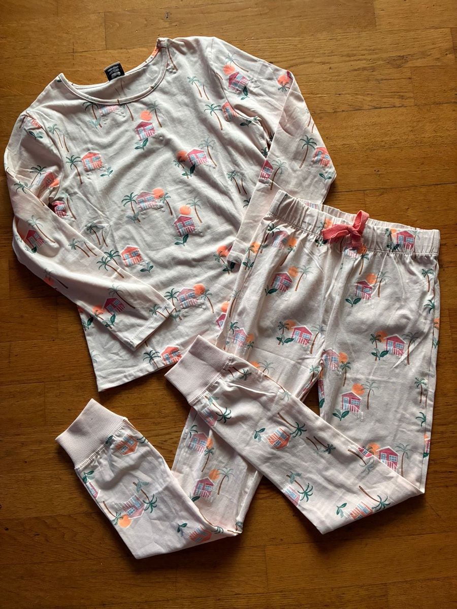 Pyjamas & Ähnliches: Tolles Pyjama Gr. 128, Neu – Neu (gemäss Beschreibung) aus Richterswil von duffi326464