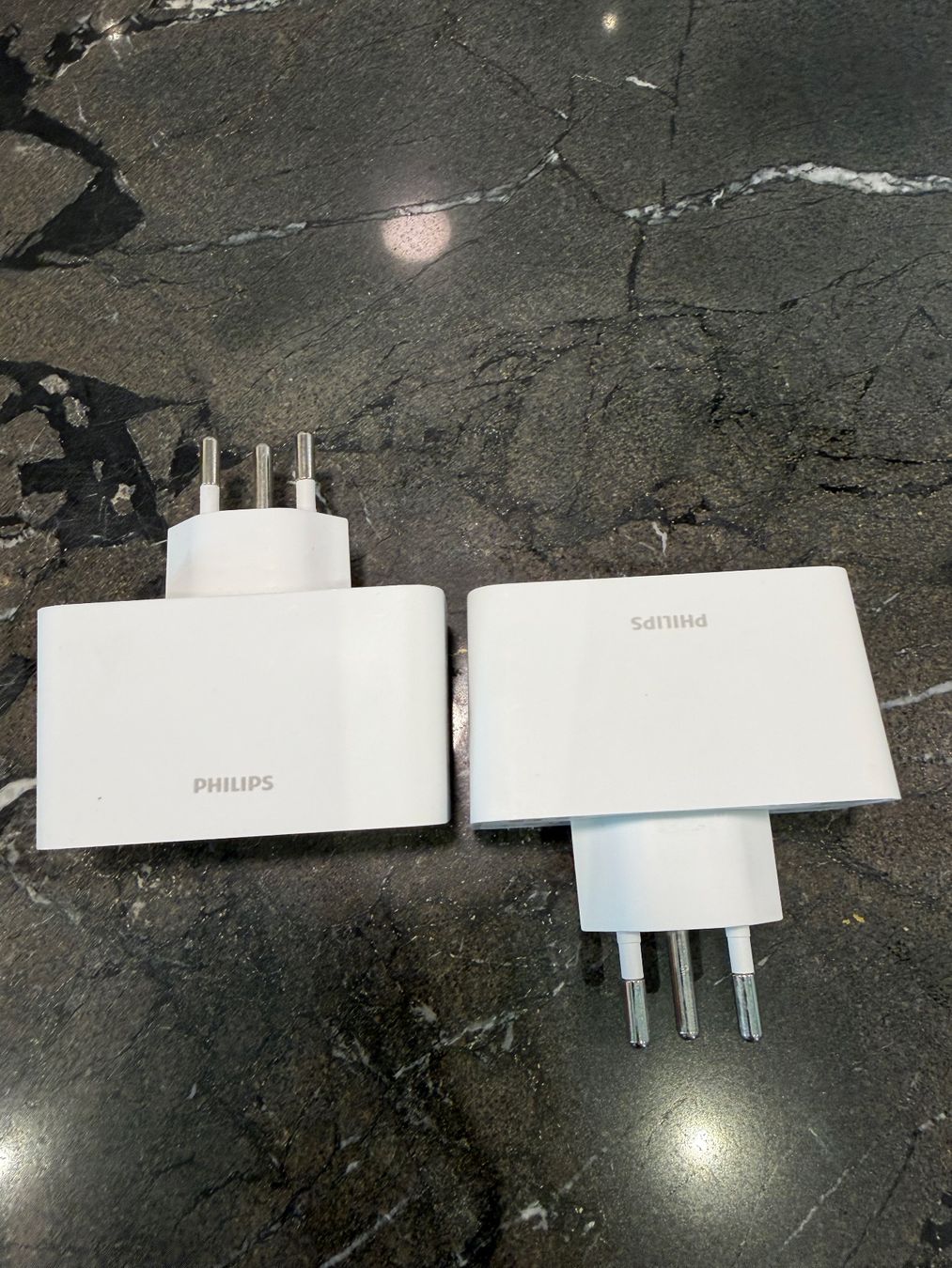 Philips Schalter: 2× Philips Hue Smart Plug (CH-Stecker) – Gebraucht aus Aarau Rohr von HappyKoala 2