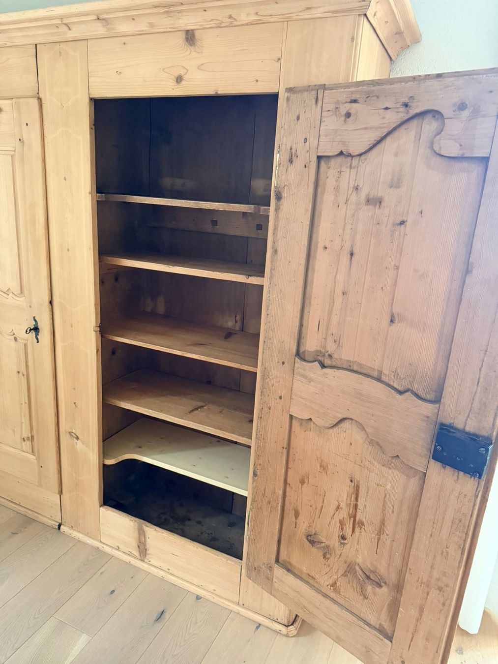 Armadi: Antiker Schrank 18. JH – Usato da Gümligen venduto da hakunamatata17 1