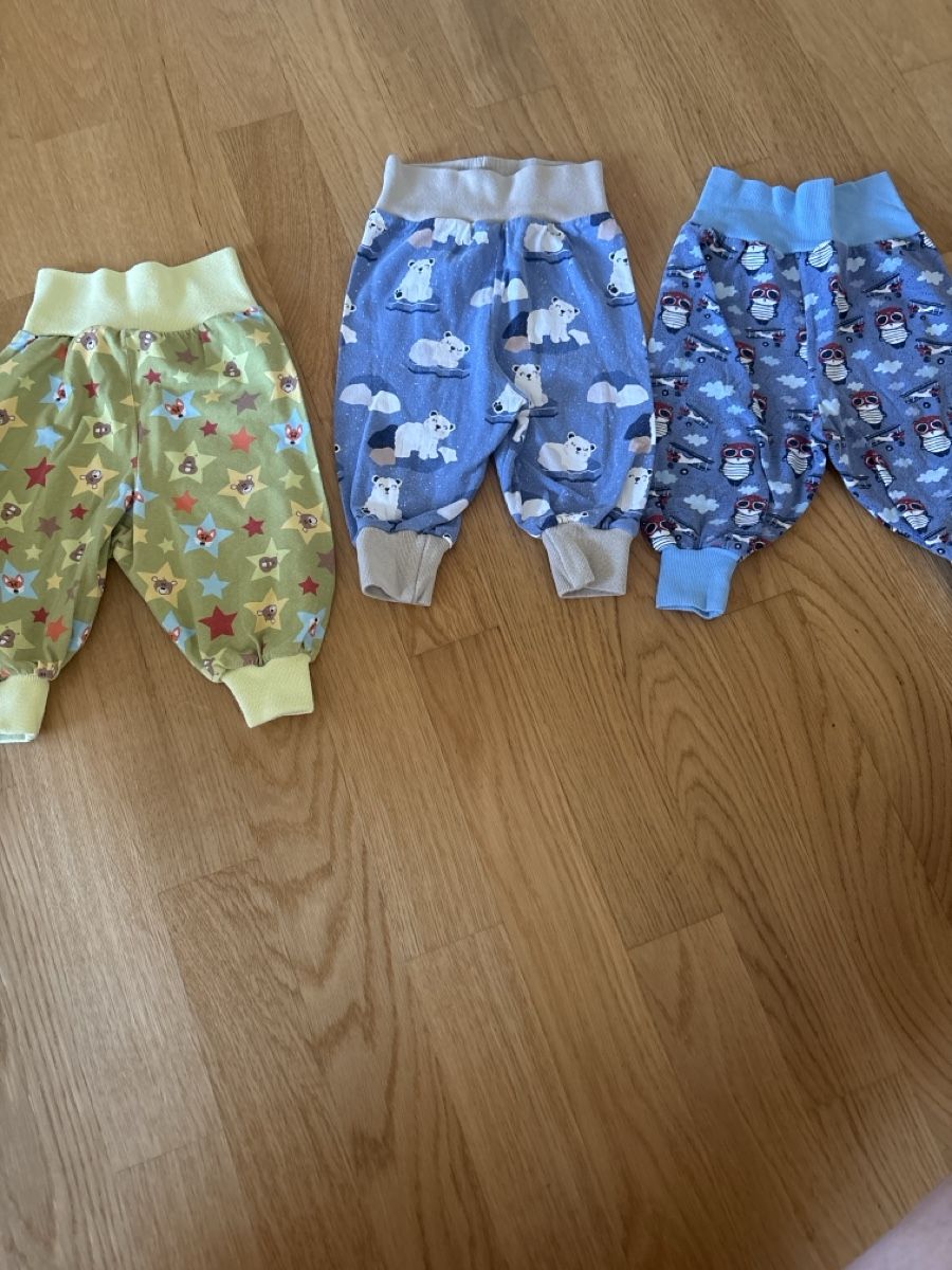 Lotti & Set di vestiti: 3 Baby Hosen Set   – Usato da Untervaz venduto da Efri33