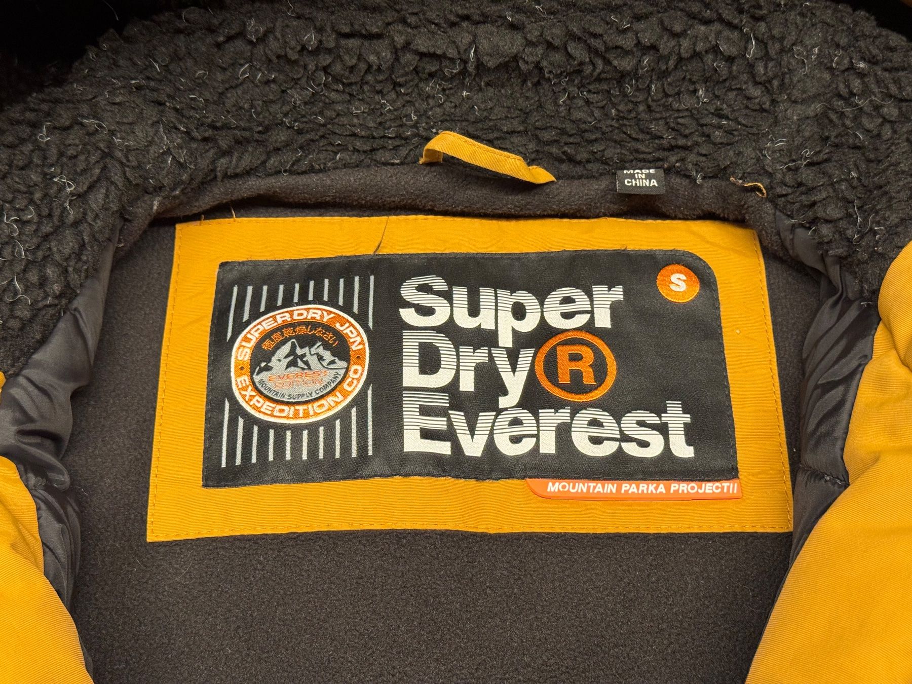 Superdry Giacche: Veste Superdry Everest, couleur moutarde – Usato da Palézieux venduto da arathilion 3