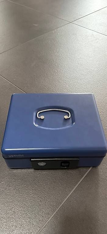 Registratore di cassa: Geldkassette Rieffel 230 x 185 mm – Usato da Oberkirch LU venduto da Abfuellstation-gmbh 1