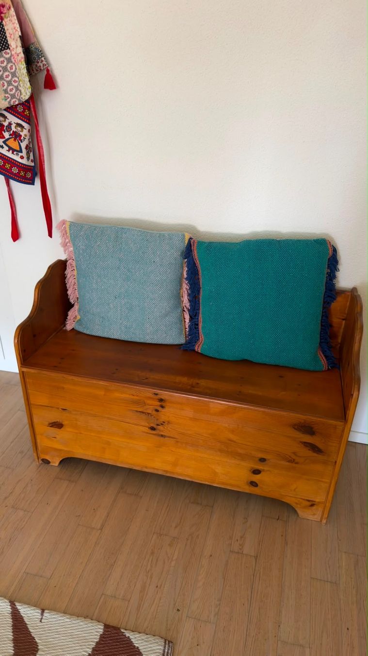 Bancs: Solid pine storage bench in excellent condition – D'occasion à Dietikon par Jacob-Alexandre