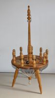 Traditionelles Pendelkegelspiel aus Holz gebraucht