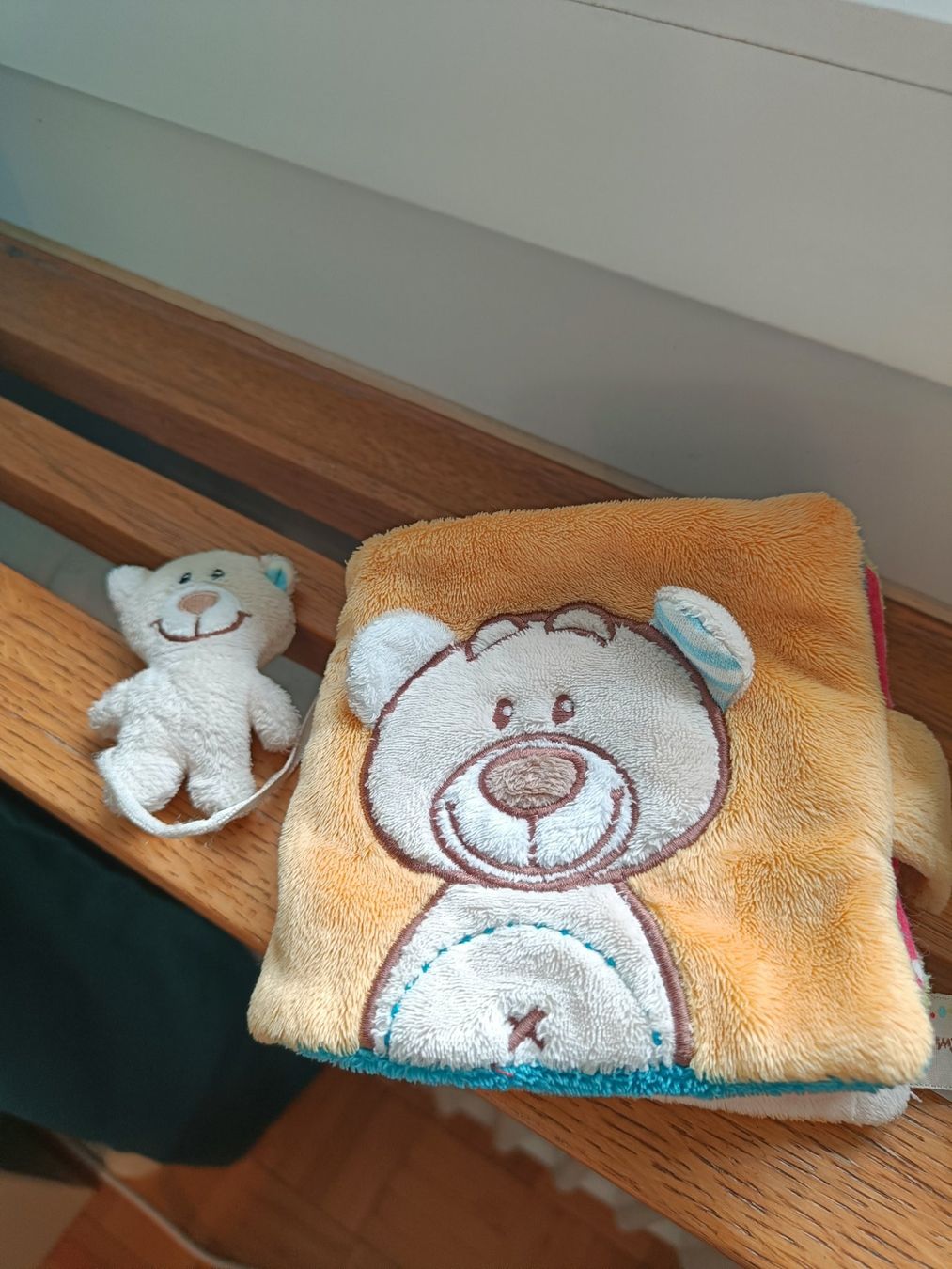 Spielzeuge: Baby-Plüschbuch Bär – Gebraucht aus Zürich von atau