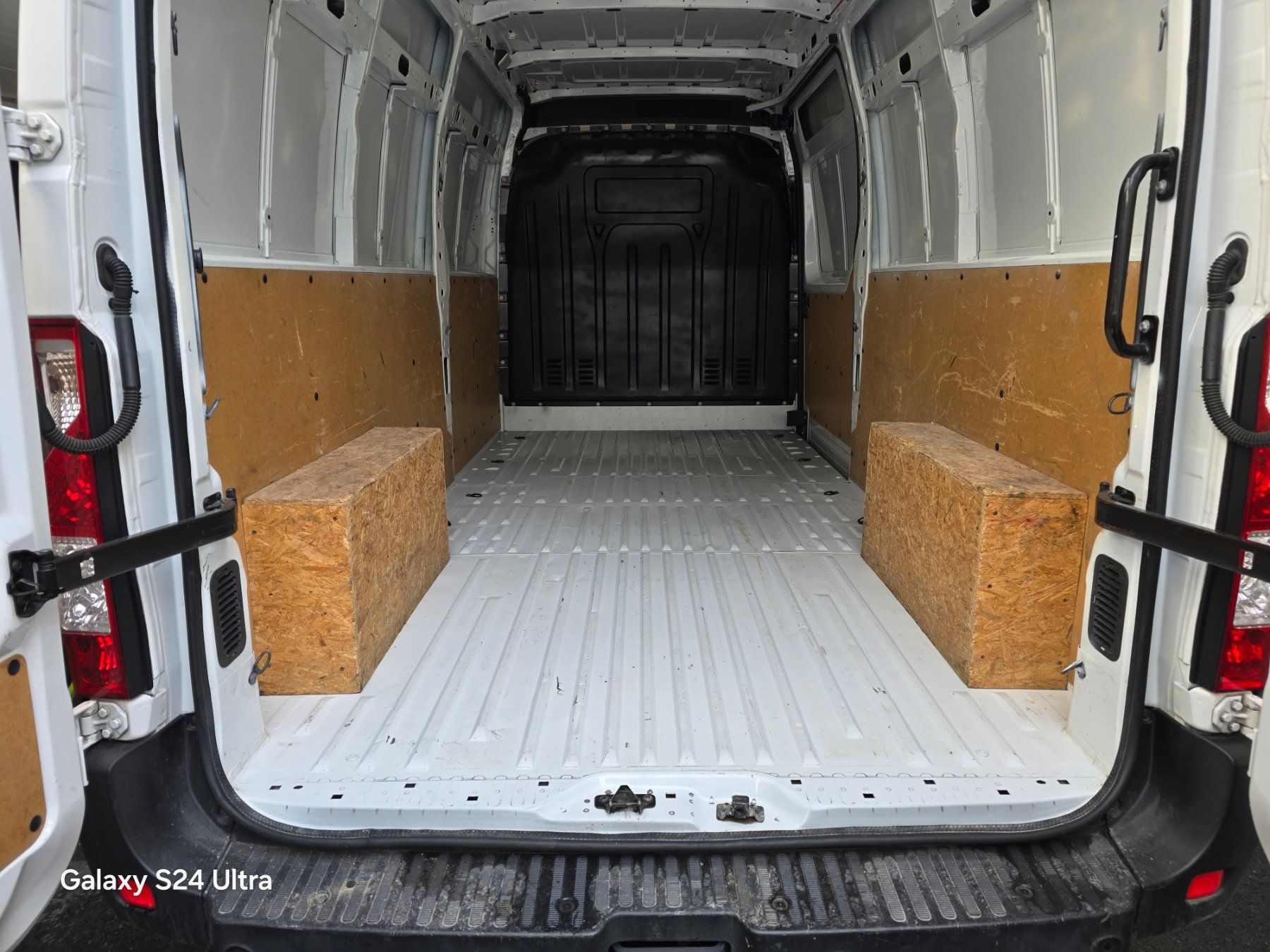 Nissan Veicoli commerciali: Nissan Nv 400.Erste Hand. – Usato da Ibach venduto da syl_dr6w 9