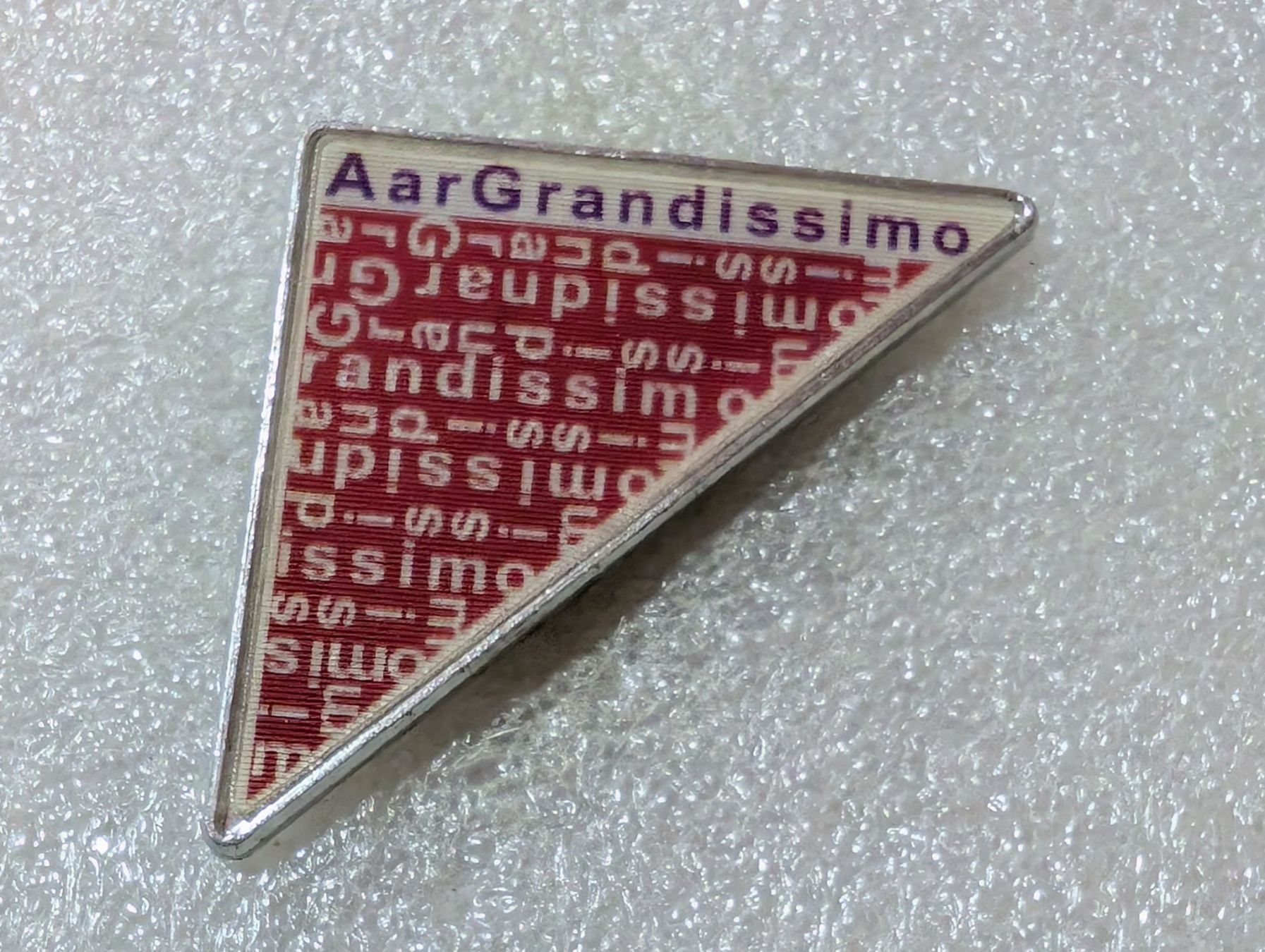 Placchette & Badge: Ansteckpin 3: AarGrandissimo – Usato da Oppligen venduto da Pin-Fall-Shop