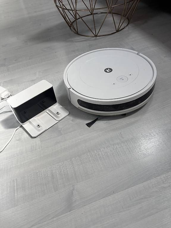 Aspirateurs & Accessoires: iRobot Roomba Combo Essential Saug-/Wischroboter – D'occasion à Zürich par fel_k9mp