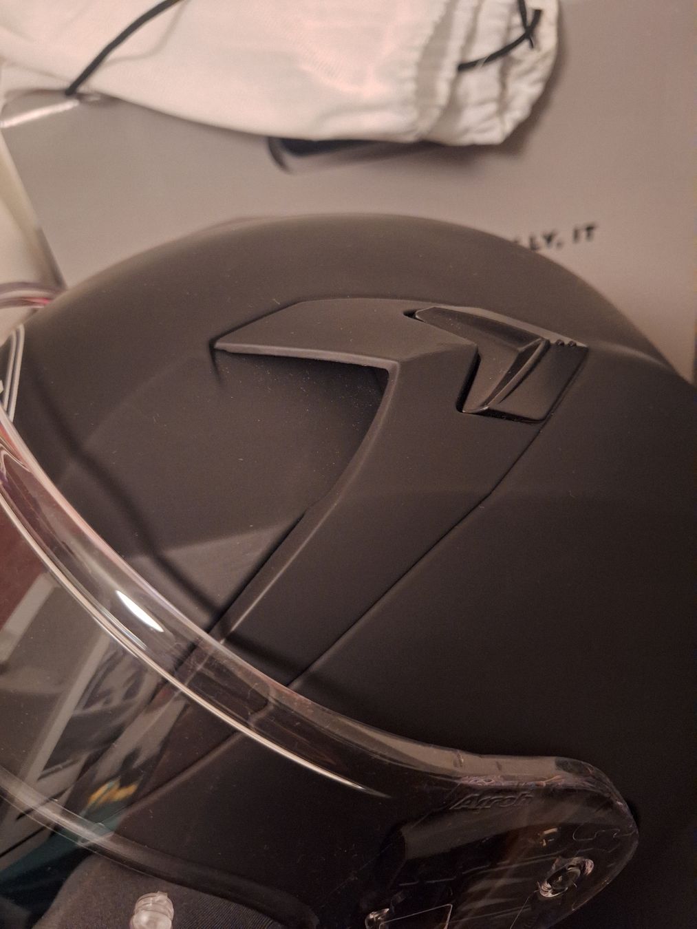Airoh Caschi & visiere: Airoh Valor - Racing Helmet - Matte Black – Nuovo (secondo la descrizione) da Biel/Bienne venduto da Seyran 5