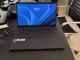 Asus Notebook inkl. Docking Station