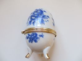 Porzellan Schmuck Ei mit blauem Blumenmuster, Vintage!