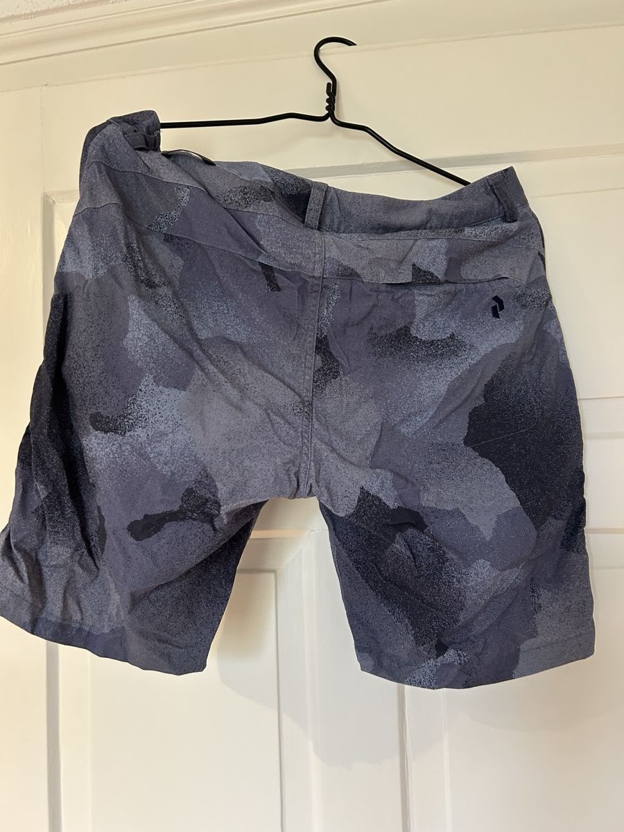 Peak Performance Pantalons: Shorts Peak Performance Grösse L Damen – D'occasion à St. Gallen par sus_br5y 1